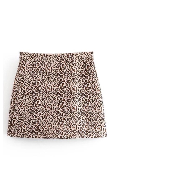 Cheetah print suede mini skirt - Picture 4 of 7